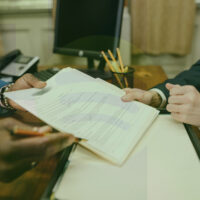 Cómo Negociar tus Contratos Discográficos + Checklist de Regalo!